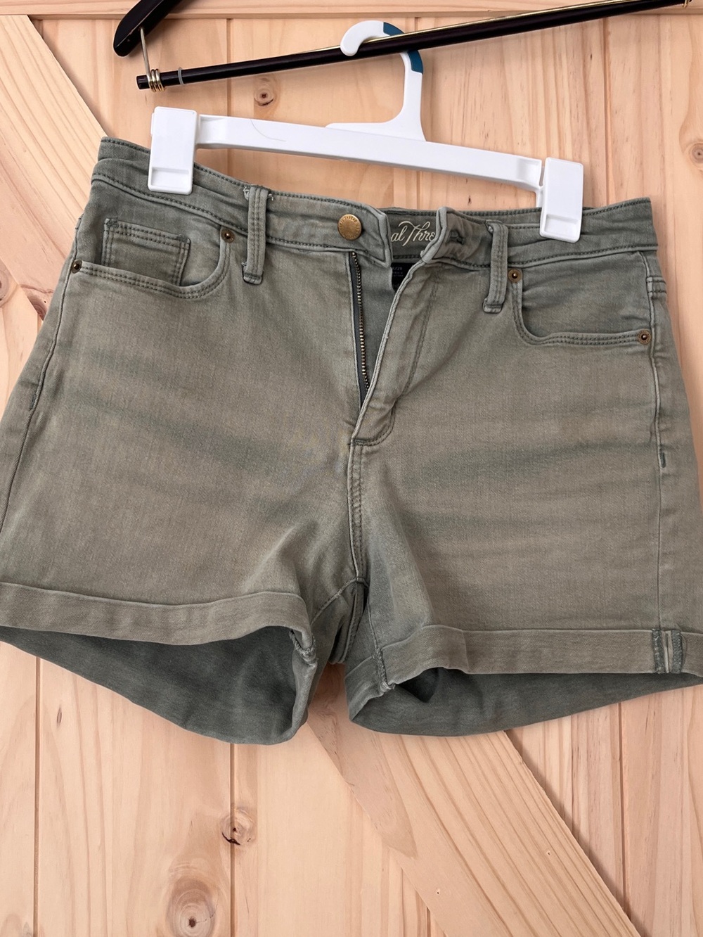 Universal Thread Olive Green High Rise Midi Stretch Denim Shorts Size 6/28